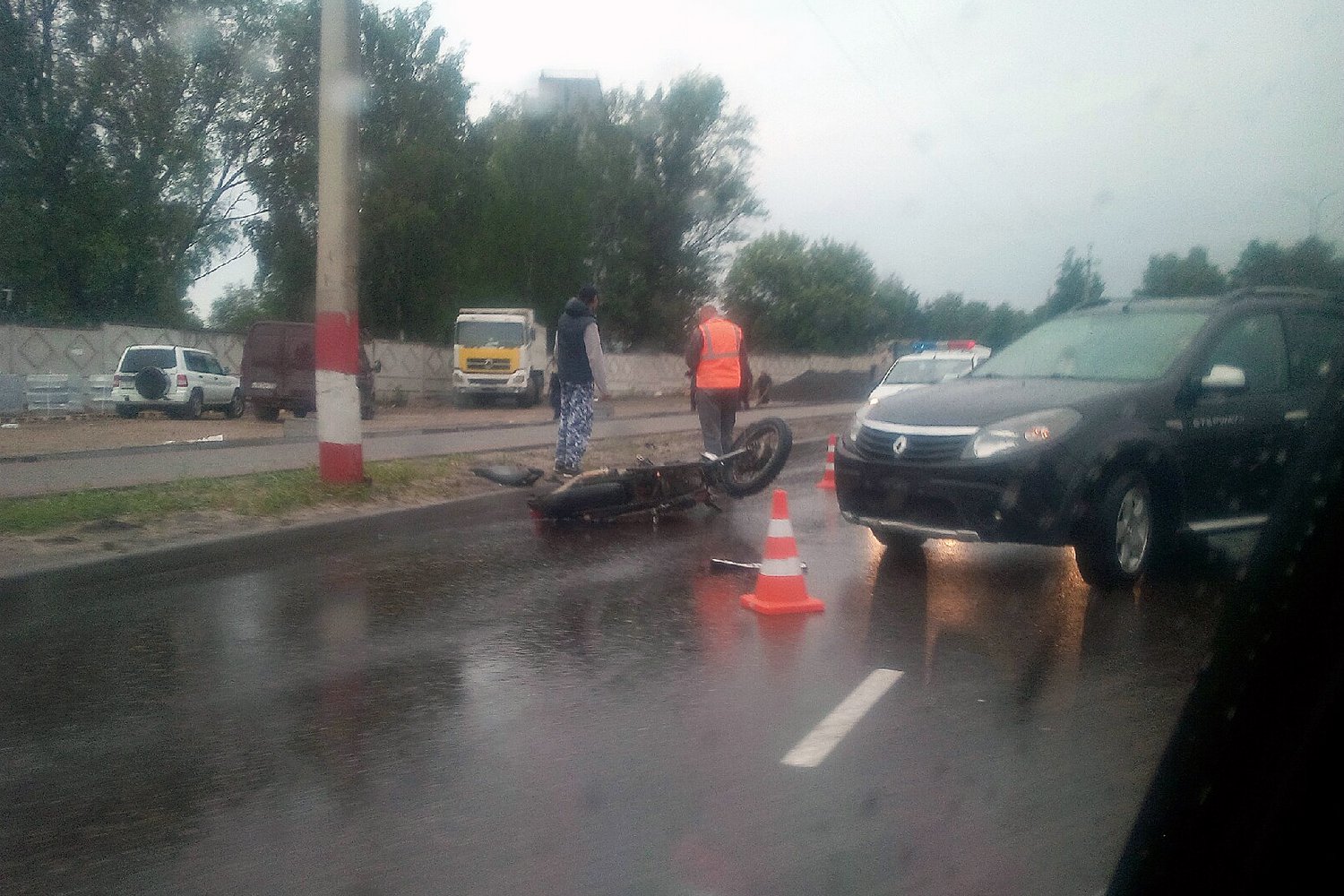 Мотоциклист сломал ногу в ДТП на улице Братьев Баташёвых